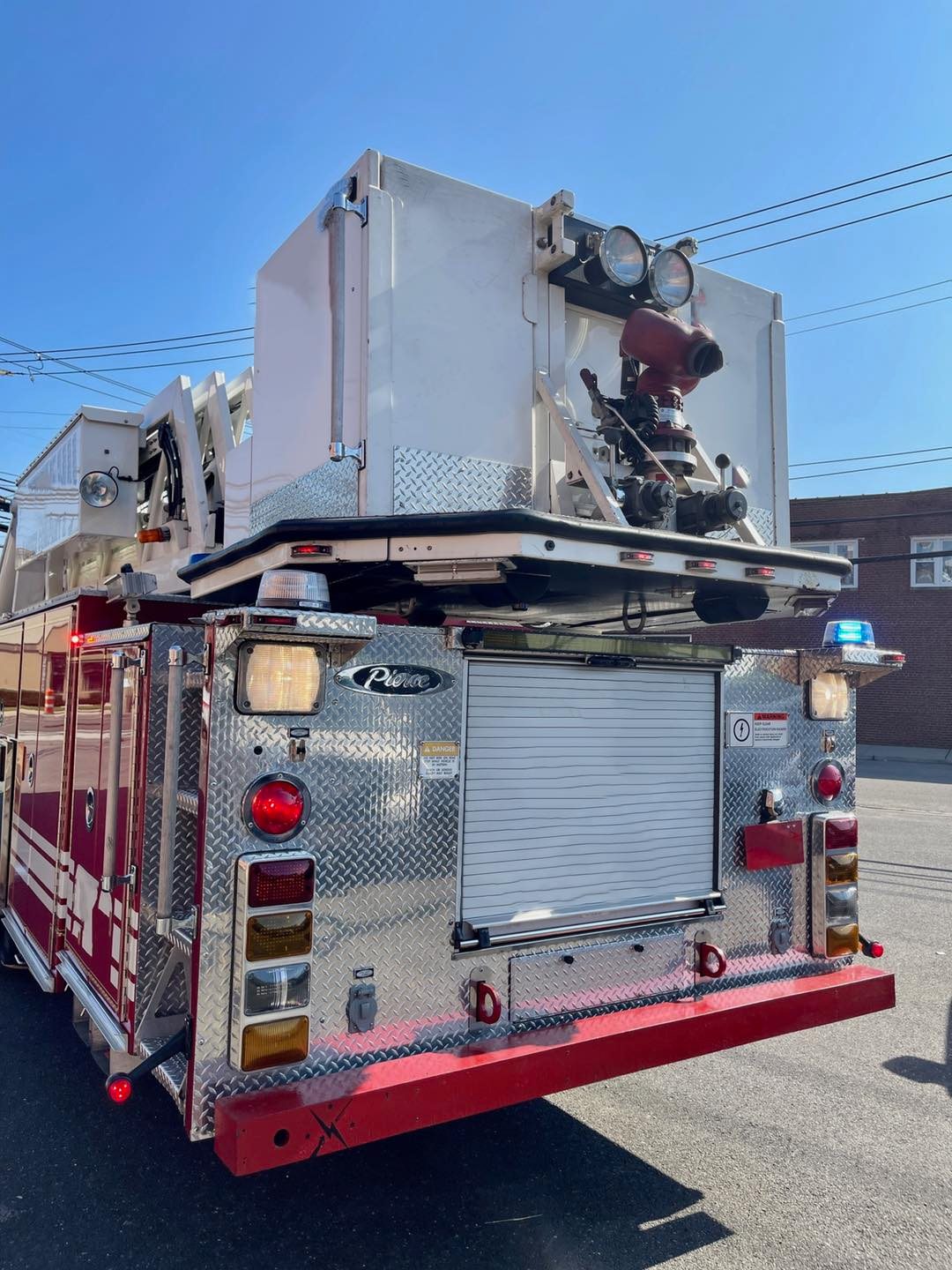 2002 Pierce Dash MidMount 95' Tower Used Truck Details